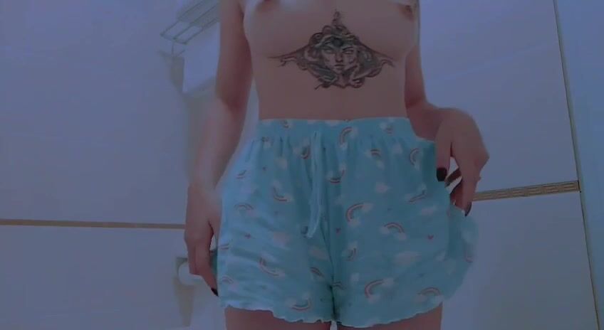 E teen thủ dâm nước bắn tung tóe